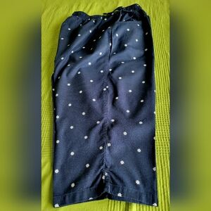 Gloria Vanderbilt Casuals Capris - Navy with White Ship Helm Design - Size PL